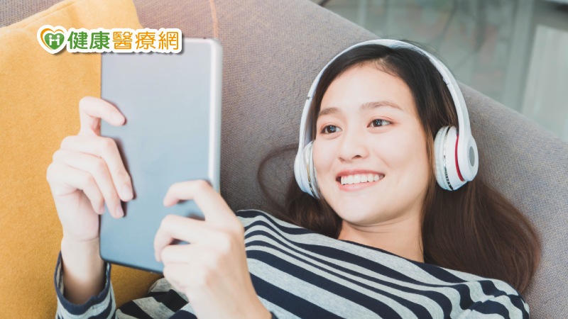 長期使用耳機 恐成「娛樂性聽損」高風險族群