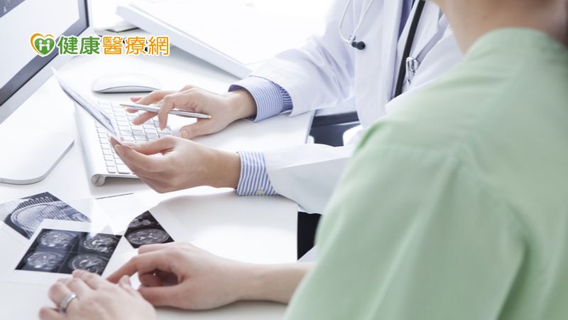 高中生突然半邊手腳抖動 竟是腦瘤引發癲癇
