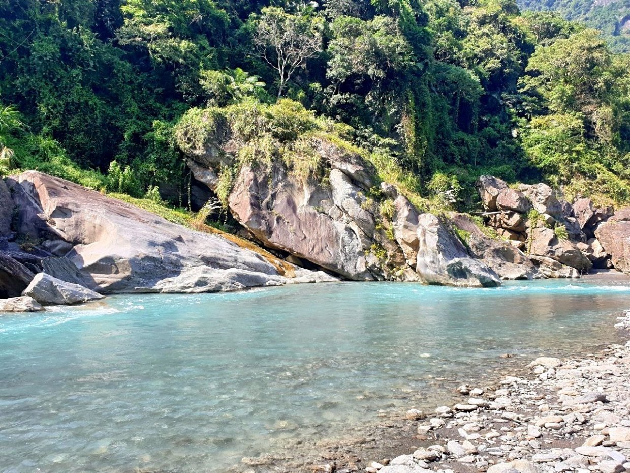 野溪溫泉攻略｜全台野溪秘境玩法 體驗泡湯、賞楓、露營好滿足