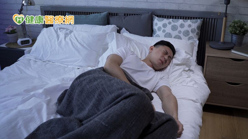 免役男輕忽下背痛 脊椎變形痛到只能側睡