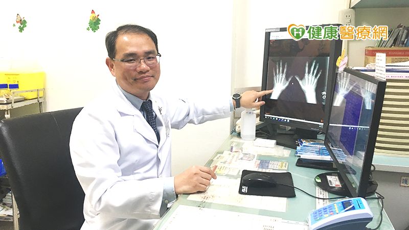 奶奶手痛無法抱孫 竟是類風濕性關節炎害的!
