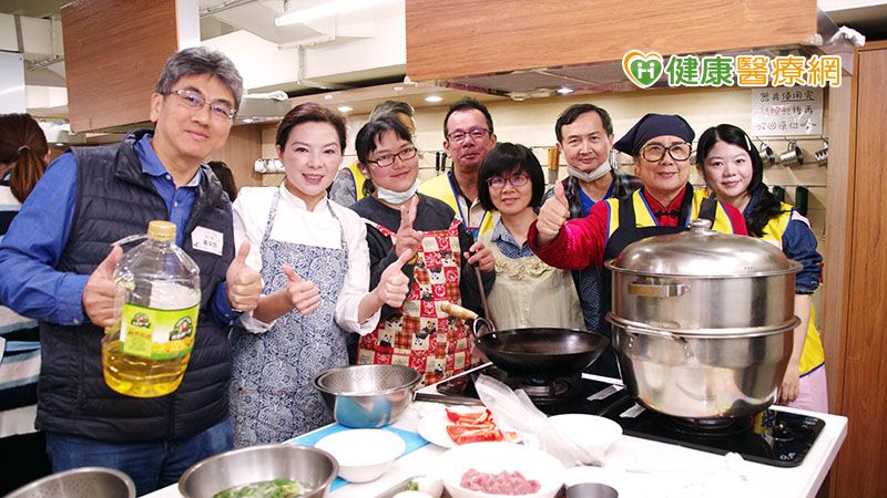 年菜廚藝交流、補助營養品 士林扶輪社陪罕病家屬暖心迎新春