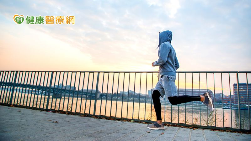 疫情升高當心衰弱症敲門 足醫專家:少動恐加速關節退化
