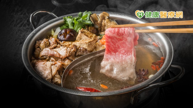 冬天狂嗑鍋配酒　急性胰臟炎找上門