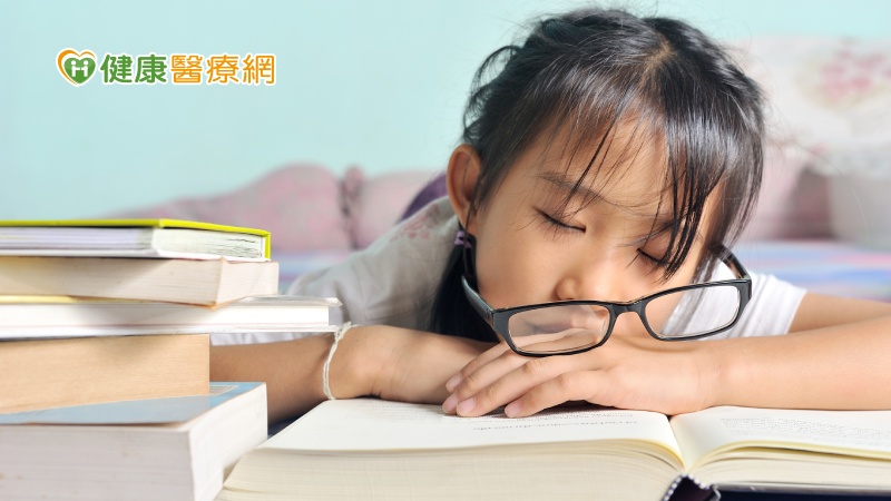寒假用眼無節制　孩子度數失控增百度
