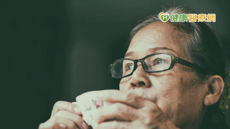 老年常無病呻吟?小心是憂鬱! 專科醫解密8生理性因子