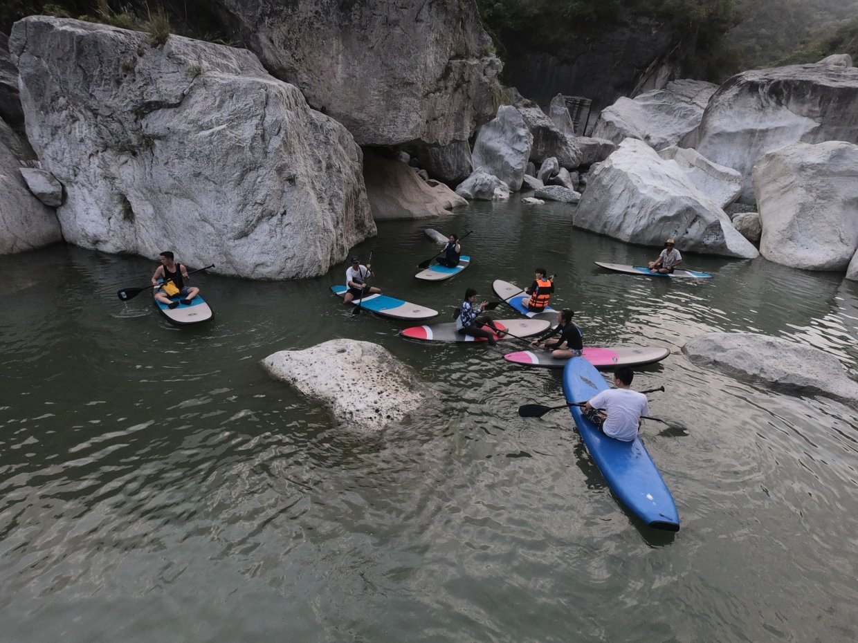 花東小冰島「東河馬武窟溪」SUP體驗|來台東秘境馬武窟溪玩SUP