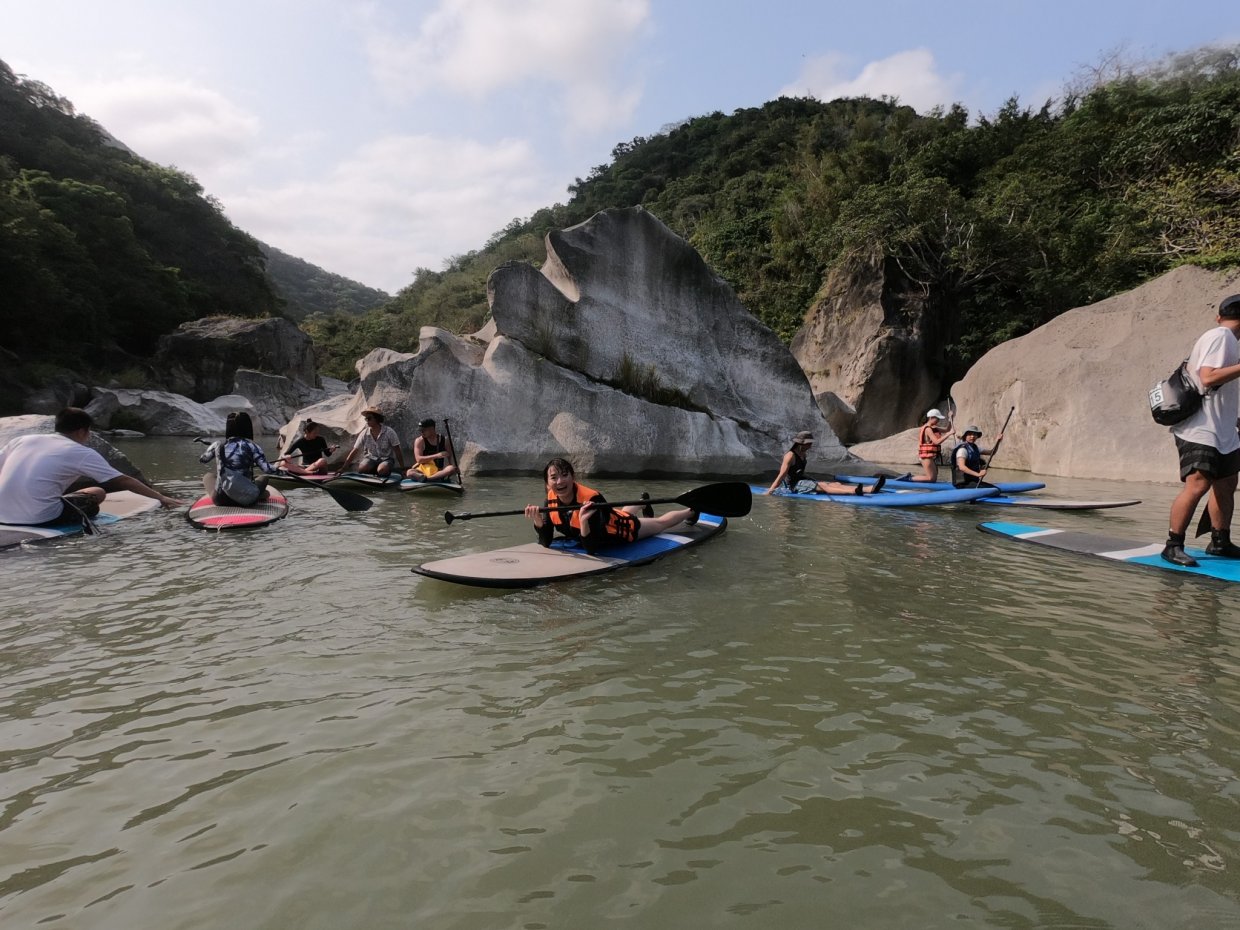 花東小冰島「東河馬武窟溪」SUP體驗|來台東秘境馬武窟溪玩SUP