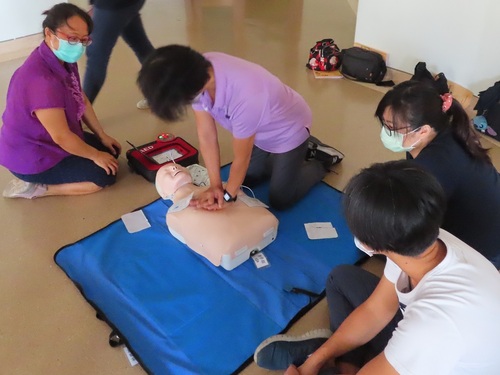 嘉縣男子水塔施工突倒地 CPR+AED搶救安心樂活在嘉/波新聞