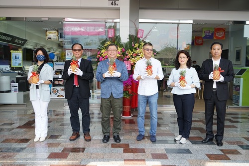 神腦高雄巨蛋門市喬遷   開幕優惠把握這三天！限時限量電池舊換新990又來囉／波新聞