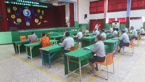 花監母親節電話懇親     感恩卡片表達對母親的思念／波新聞