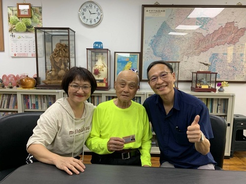 台中最高齡長照人員     96歲連爺爺取得結業認證／波新聞