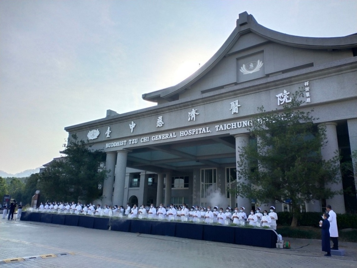 臺中慈院戶外浴佛 防疫中祝禱疫情消弭/波新聞
