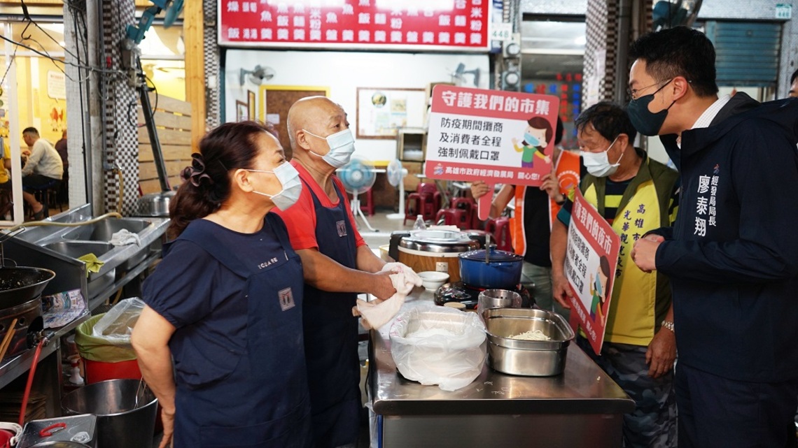 共同抗疫!高市府宣布市場、夜市餐飲攤全面改採外帶並取消內用及共食區/波新聞