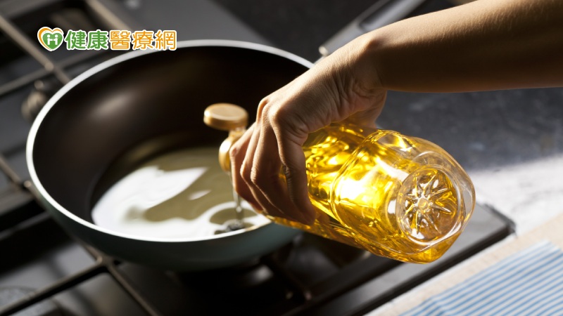 吃太油、不吃油都會釀膽囊炎! 日常怎麼吃才能避免?