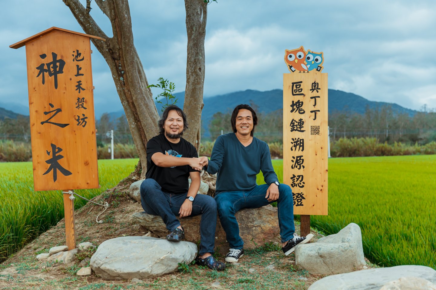 奧丁丁集團創辦人暨執行長王俊凱(圖左)與池上禾穀坊青農魏瑞廷(圖右) 1