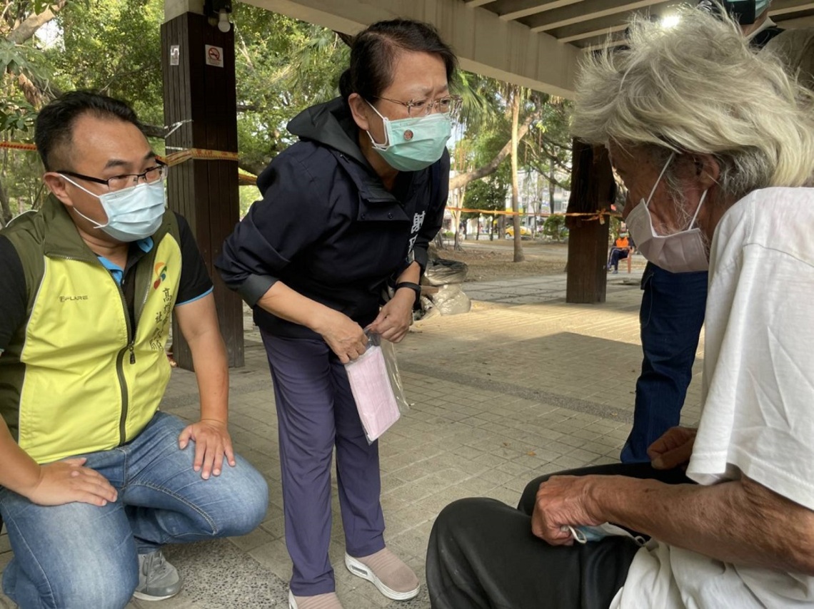 防疫落實每個角落!高市社會局長謝琍琍 溫馨訪街友/波新聞