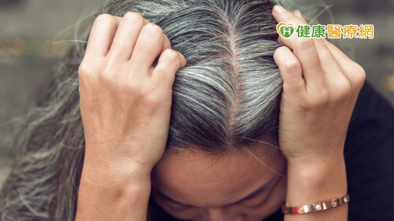 白髮增加一根根冒 科學家深究白髮產生原因,啟動復原力