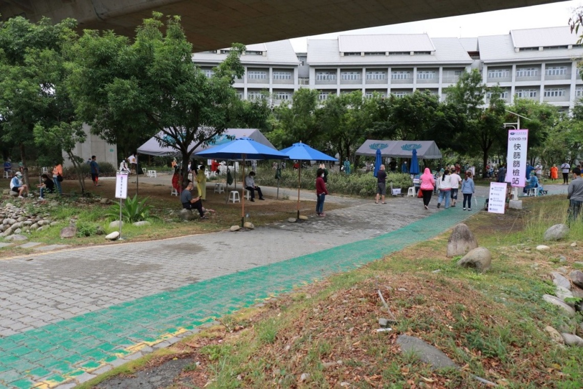 臺中慈濟加開周日快篩 陣雨中守護230餘市民/波新聞