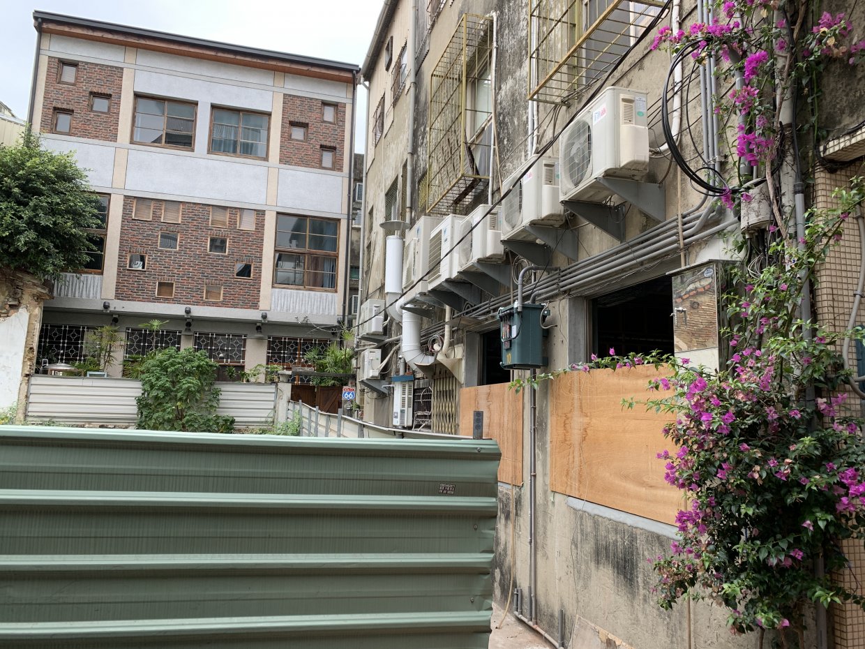 台南老屋民宿推薦|三宅一森&采暈融合透視、撞色設計 老屋也能很摩登