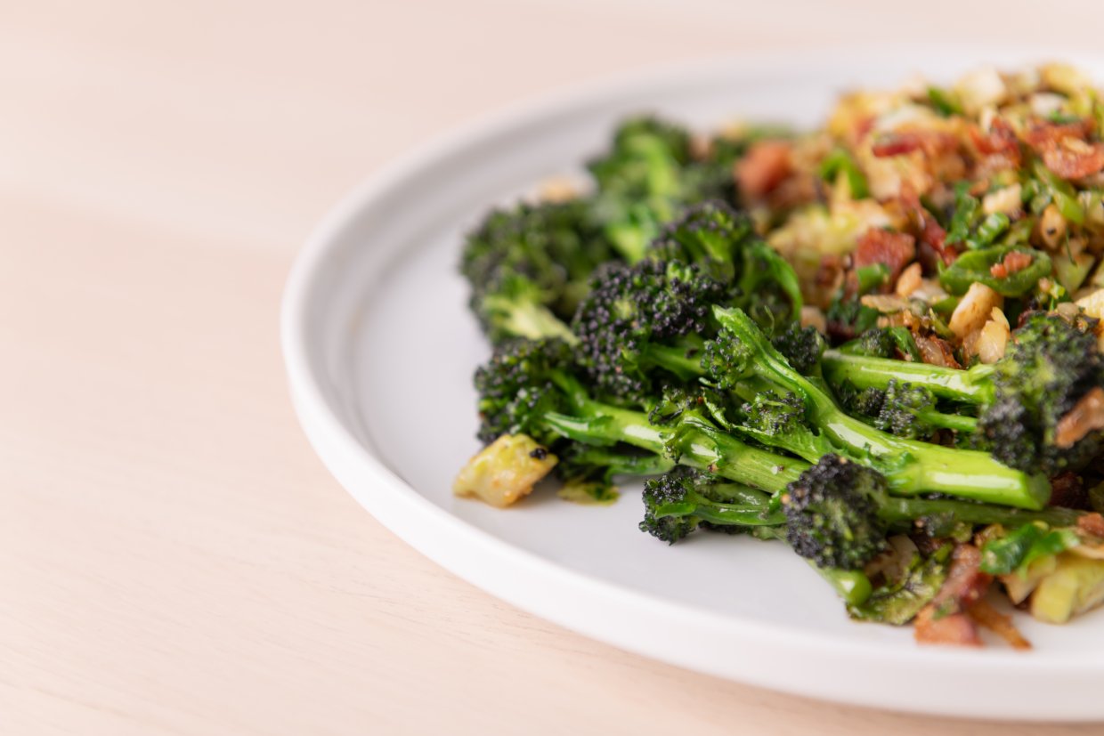 Brussel,Sprouts,And,Broccoli,Sautã©ed,For,Lunch