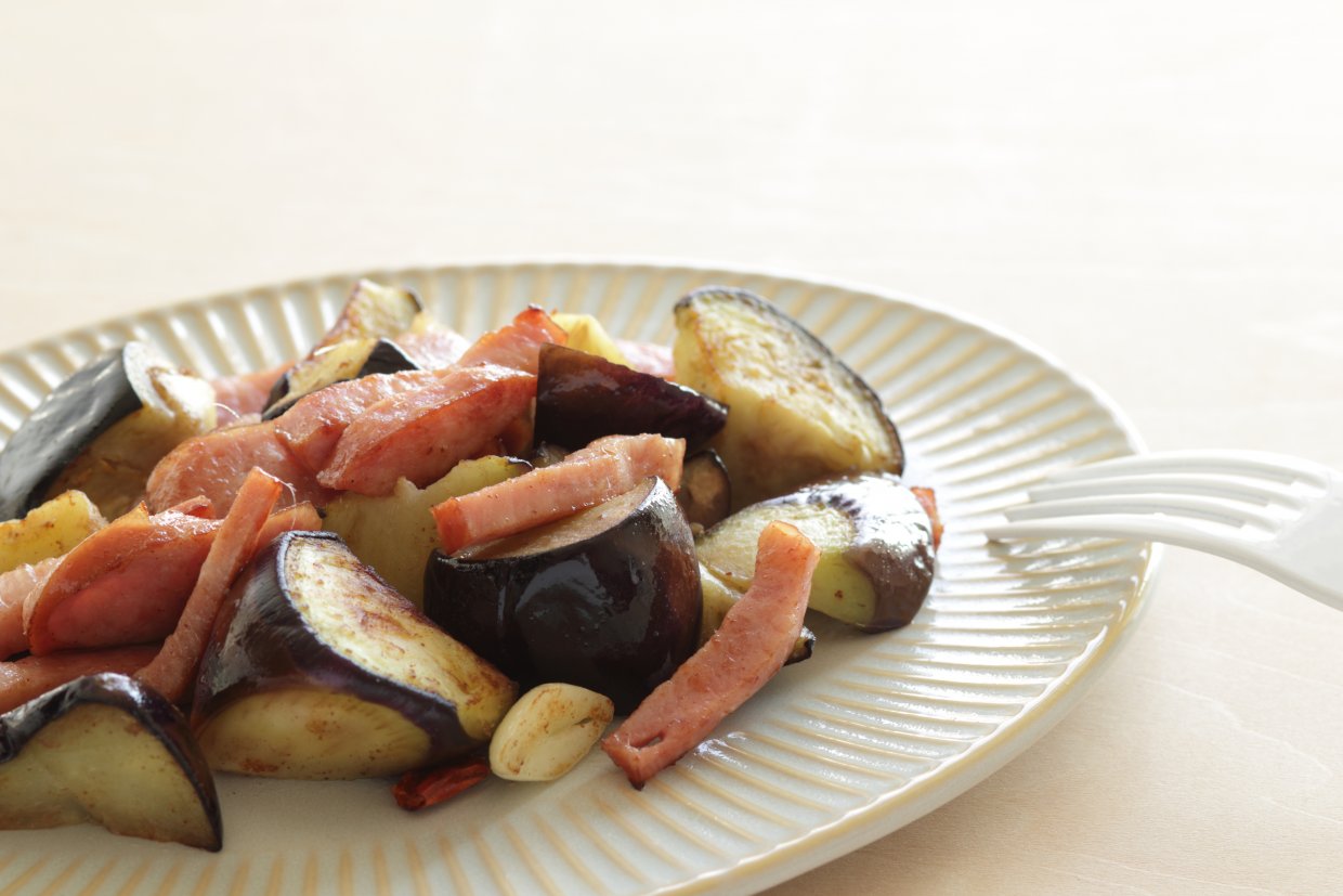 Chinese,Stir,Fried,Vegetable,,Bacon,Sausage,And,Eggplant