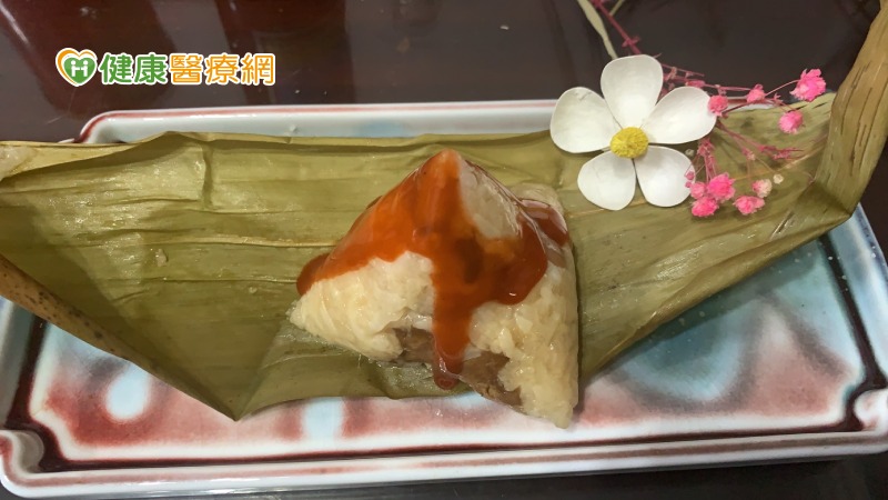 居家防疫過端午 民眾在家健康吃粽