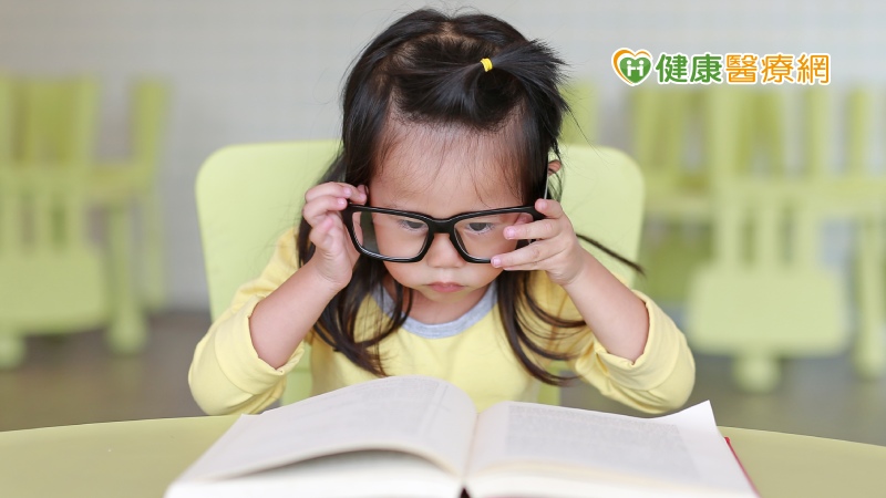 居家防疫,幼兒的視力保健更要注意!