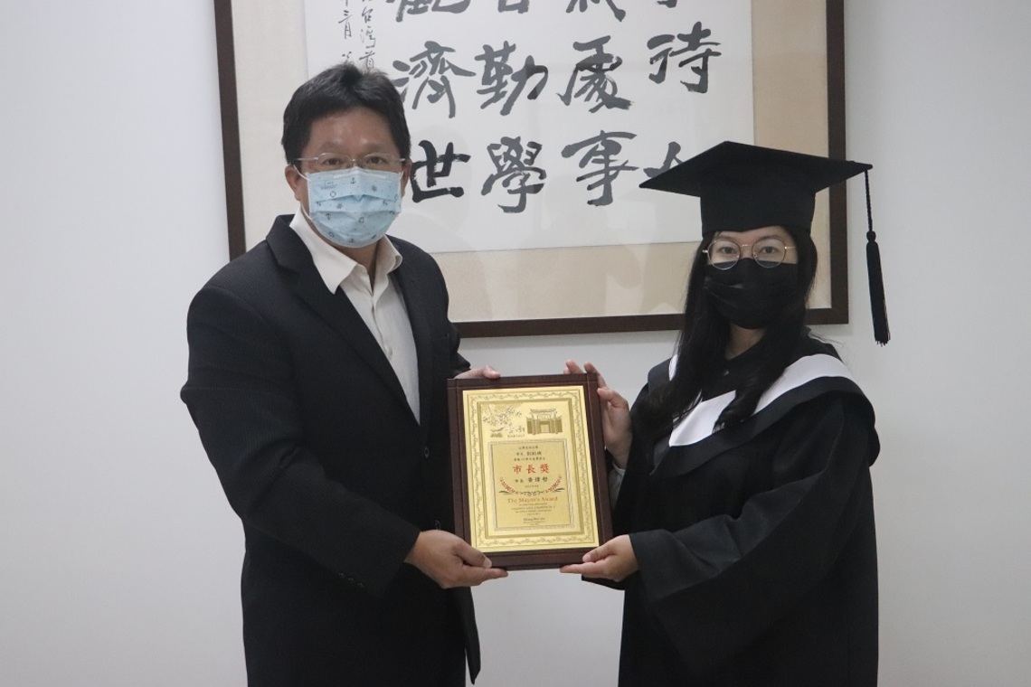 觀光事業管理學系劉鉛綉熱心公益、好學不倦 獲市長獎等六獎項/波新聞
