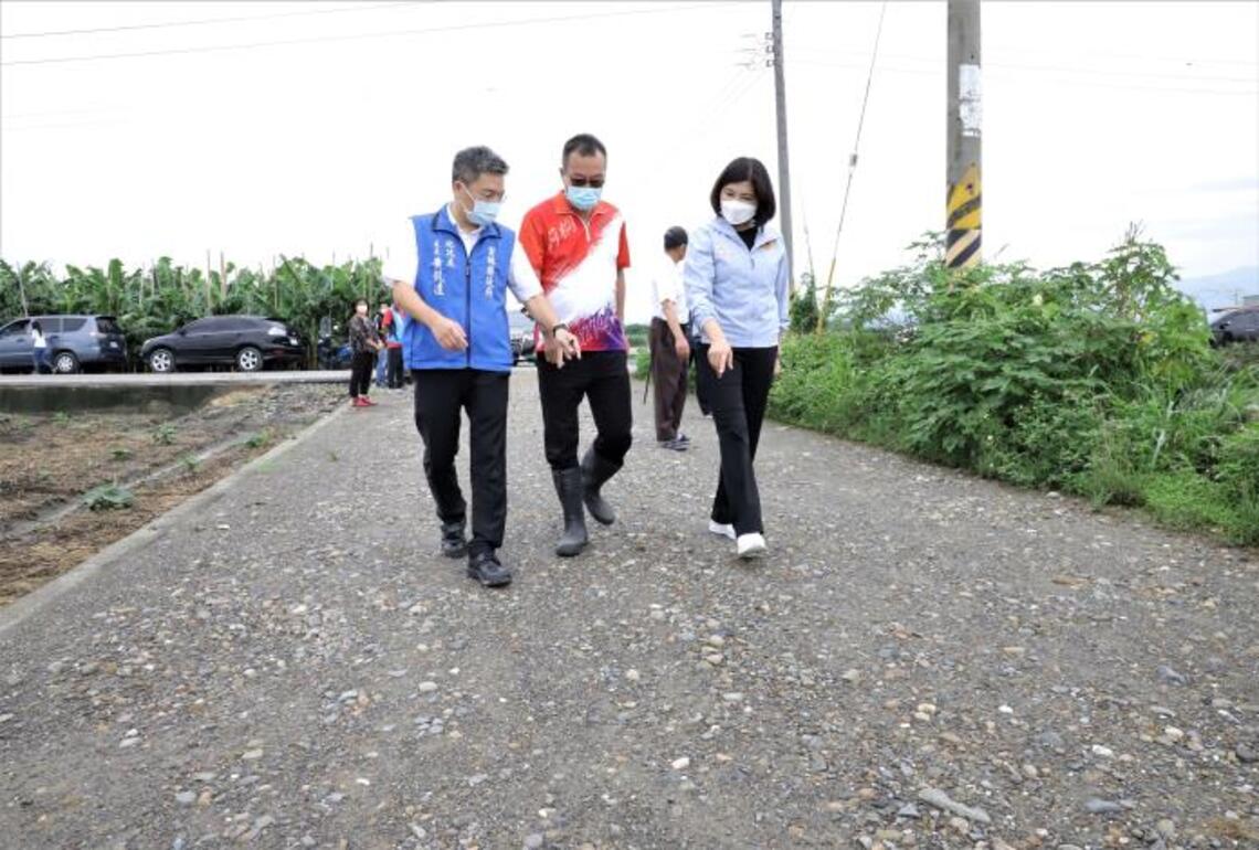 莿桐農地重劃區道路老舊破損　張麗善會勘允諾改善／波新聞