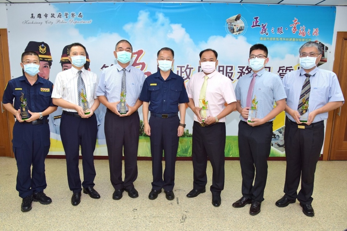 雄警獲選模範警察 局長贈獎分享榮耀/波新聞