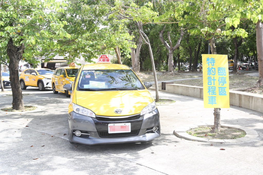 嘉義市推出疫苗接種特約計程車接送長輩施打疫苗