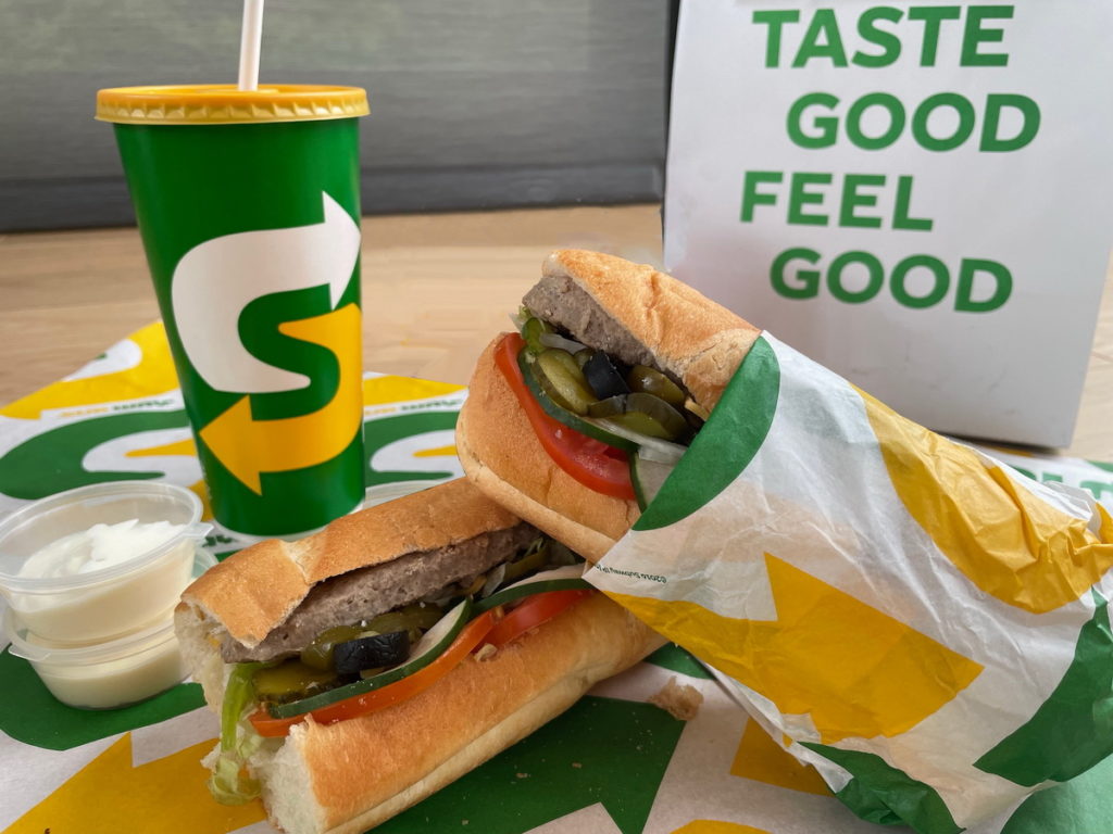 SUBWAY安格斯牛堡在居家防疫時期以飽滿的肉汁療癒身心，在家中隨時開啟小型派對！