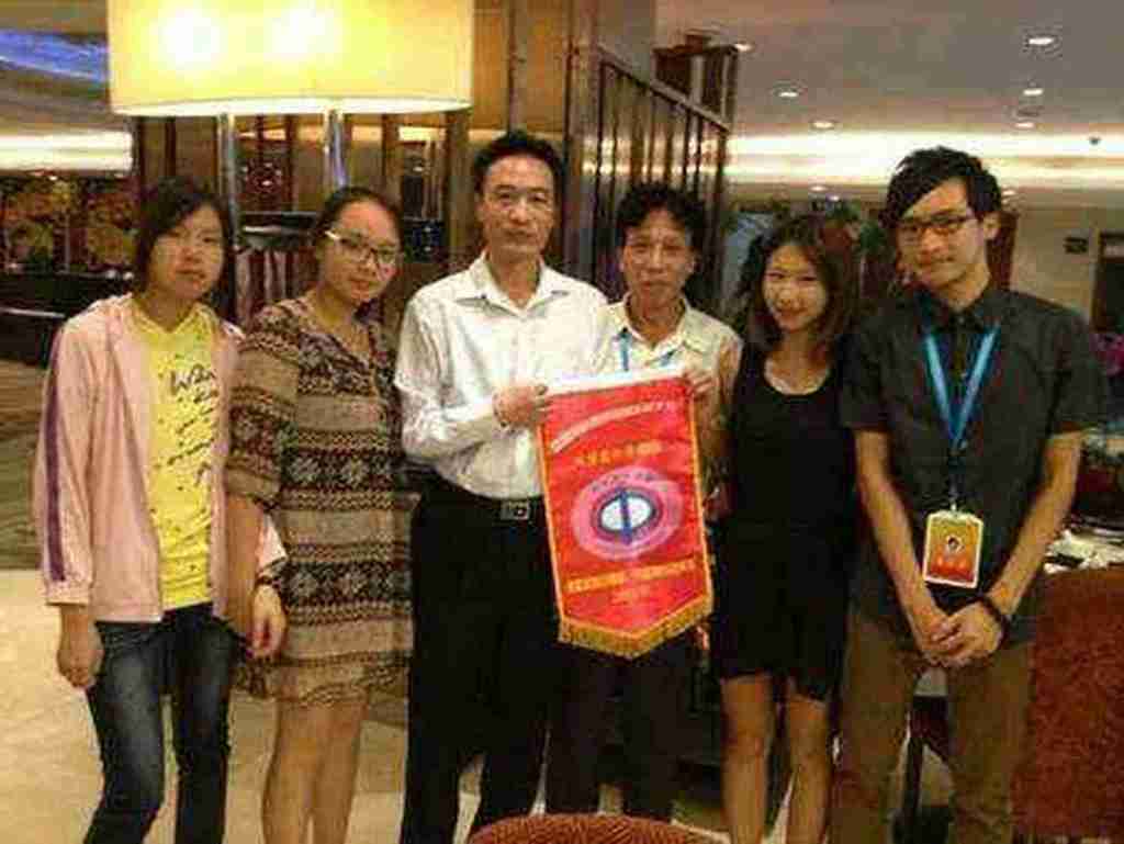 粘丁山主席(右三)參加兩岸婚配新住民活動,照片提供:粘丁山主席