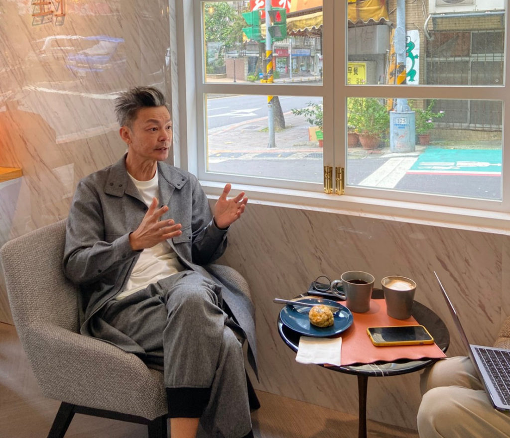 新加坡入圍金馬影帝的李國煌,來台也曾指定Echo造型。(圖/MOTIVATE提供)