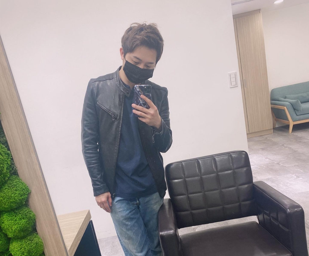 疫情嚴峻,設計師Echo對於店內防疫消毒工作還有預約做得相當徹底。(圖/MOTIVATE提供)