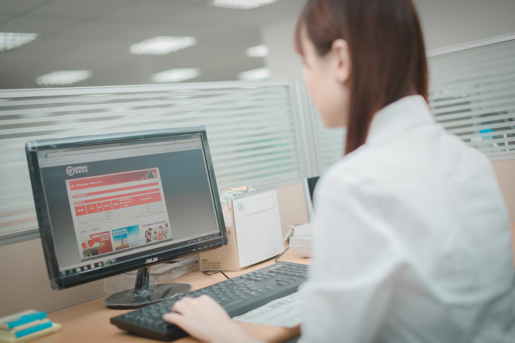 使用台灣順豐「零接觸」服務,運單資訊在官網、APP、WeChat等下單管道皆可查詢