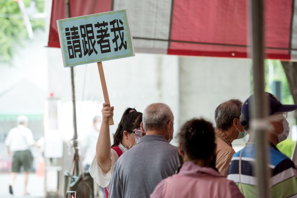 北興國中大型接種站提供民眾貼心服務