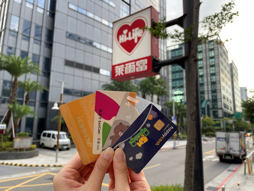 萊爾富是目前超商同業,唯一開通四大票證的便利商店