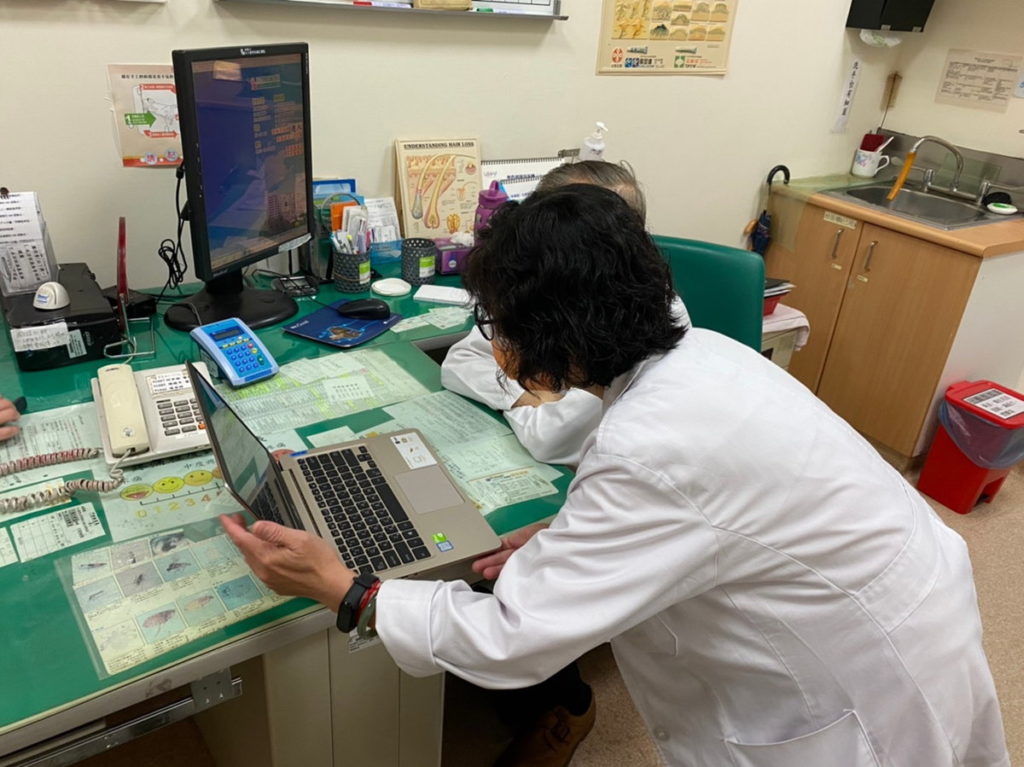 醫師調閱病歷