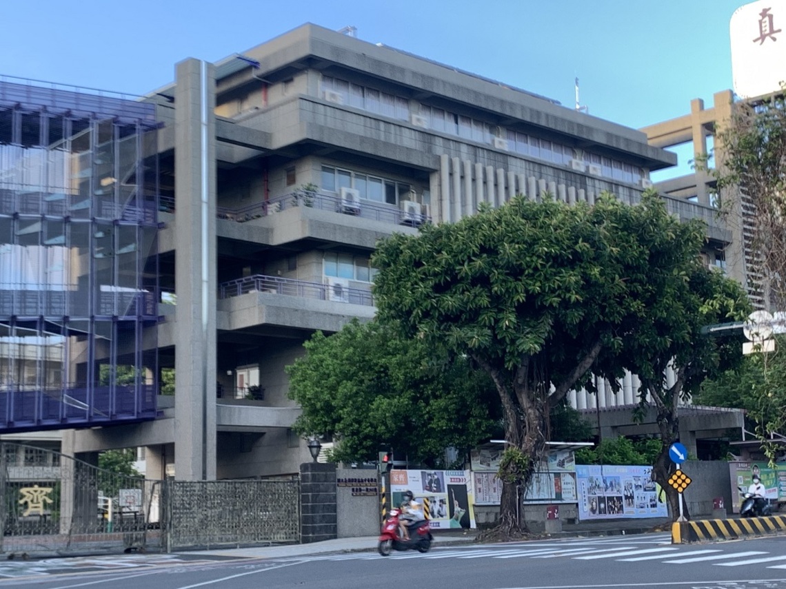 台南移除家齊女中8橡膠樹  防倒伏／波新聞