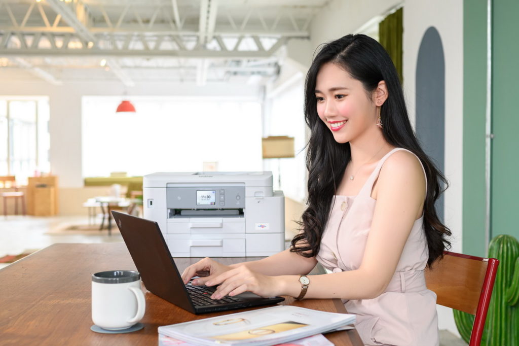 WFH 辦公趨勢不可逆,Brother 定義工作美學型態!
