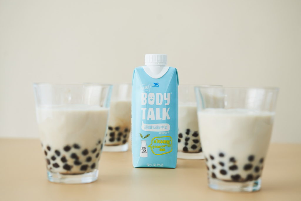 BODYTALK為台灣市面上首瓶「高纖低脂牛乳」即飲品,打破傳統飲品既定形象,持續推廣飲料「纖」革命,添加膳食纖維,補充營養素,喝出纖盈感。
