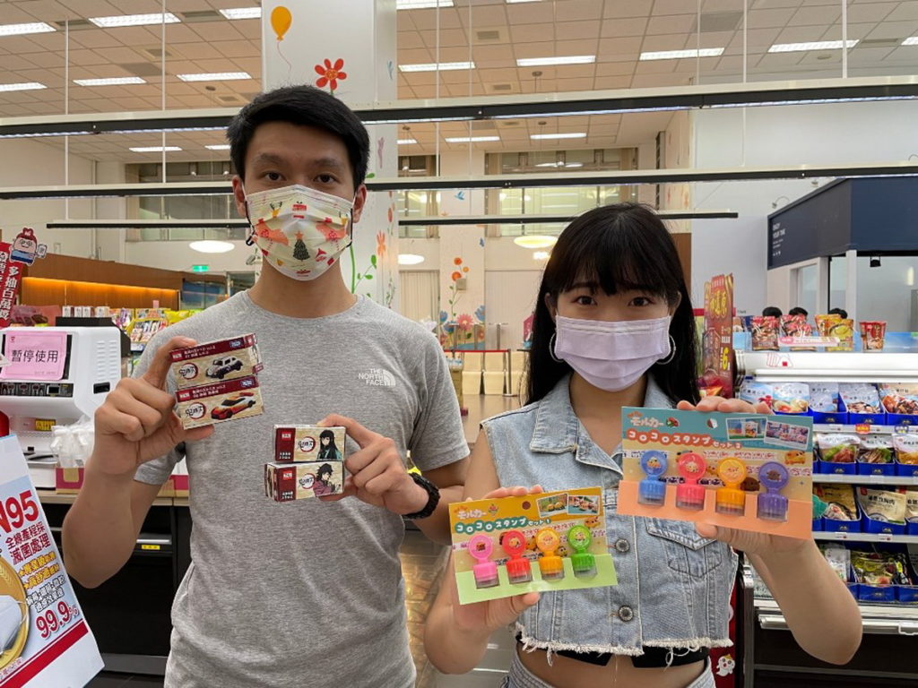 拋開疫情負能量，萊點療癒好心情，萊爾富門市推出現售天竺鼠車車滾輪式印章、鬼滅之刃小汽車