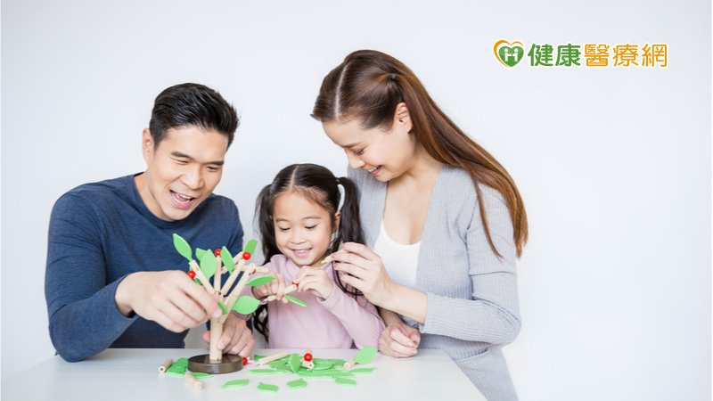 停課延長!爸媽天天蓋罰站樓? 專家教1招拉近親子關係