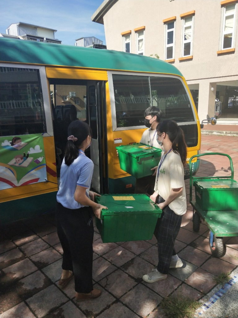 《北園行動書車啟航·e童饗閱聊書翱翔》