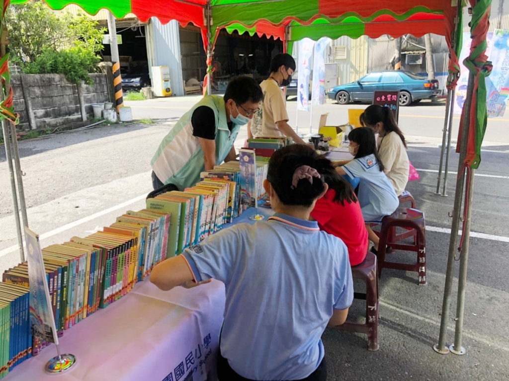 《北園行動書車啟航·e童饗閱聊書翱翔》