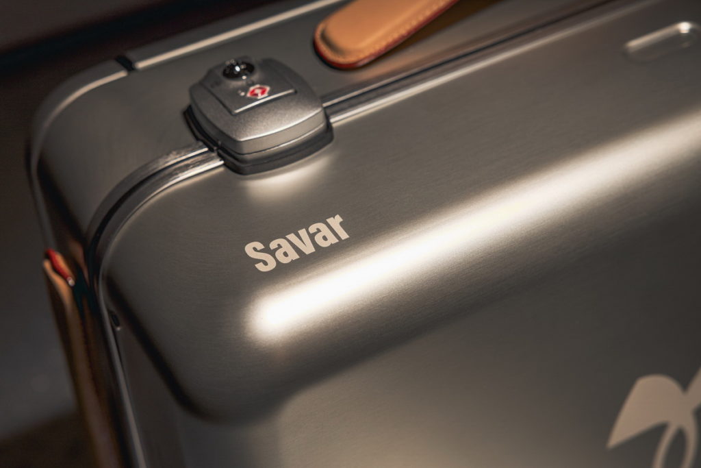 Team UA專屬應援行李箱側邊印有陳念琴的原住民名字「Savar」