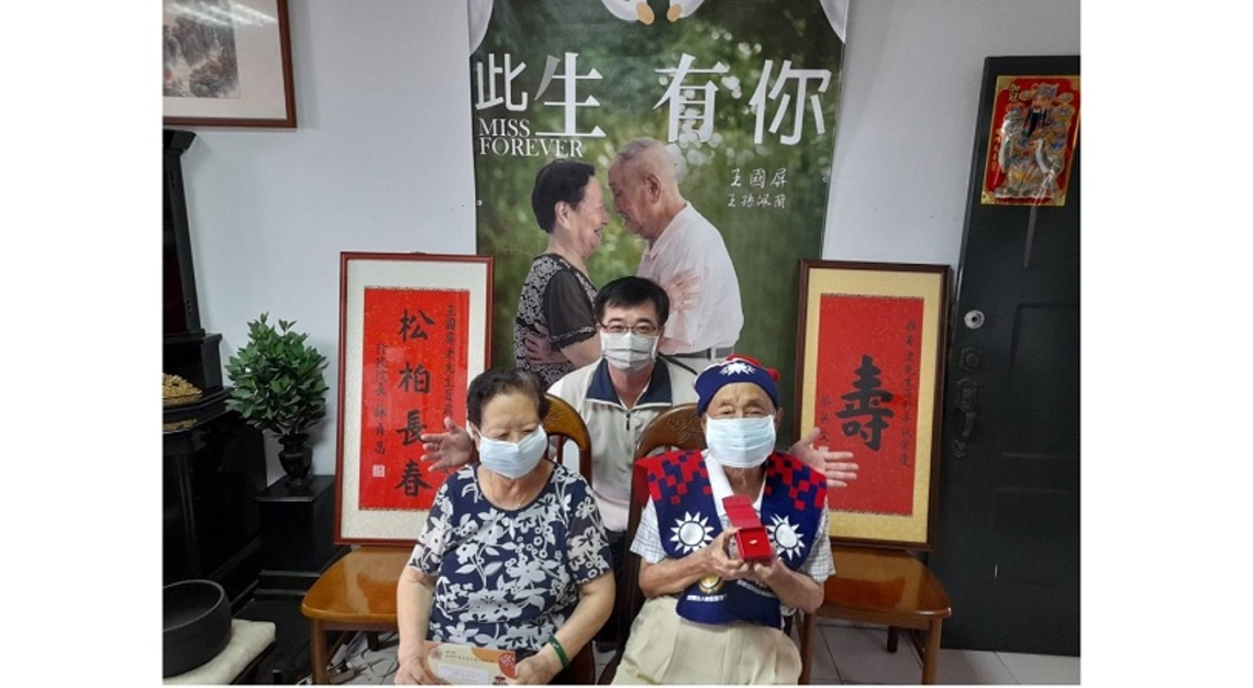百歲榮民王爺爺嵩壽 疫情期間高市榮服處祝福與關懷不打烊/波新聞