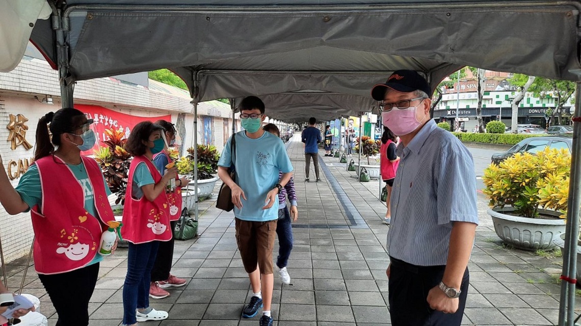 大學指考首日 吳連賞親自檢視考生進場流程/波新聞